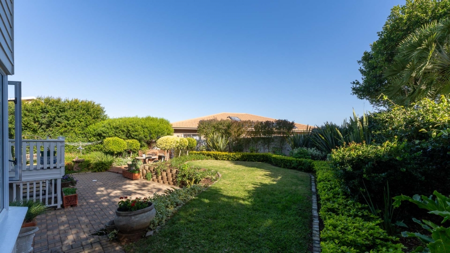 5 Bedroom Property for Sale in Outeniqua Strand Western Cape